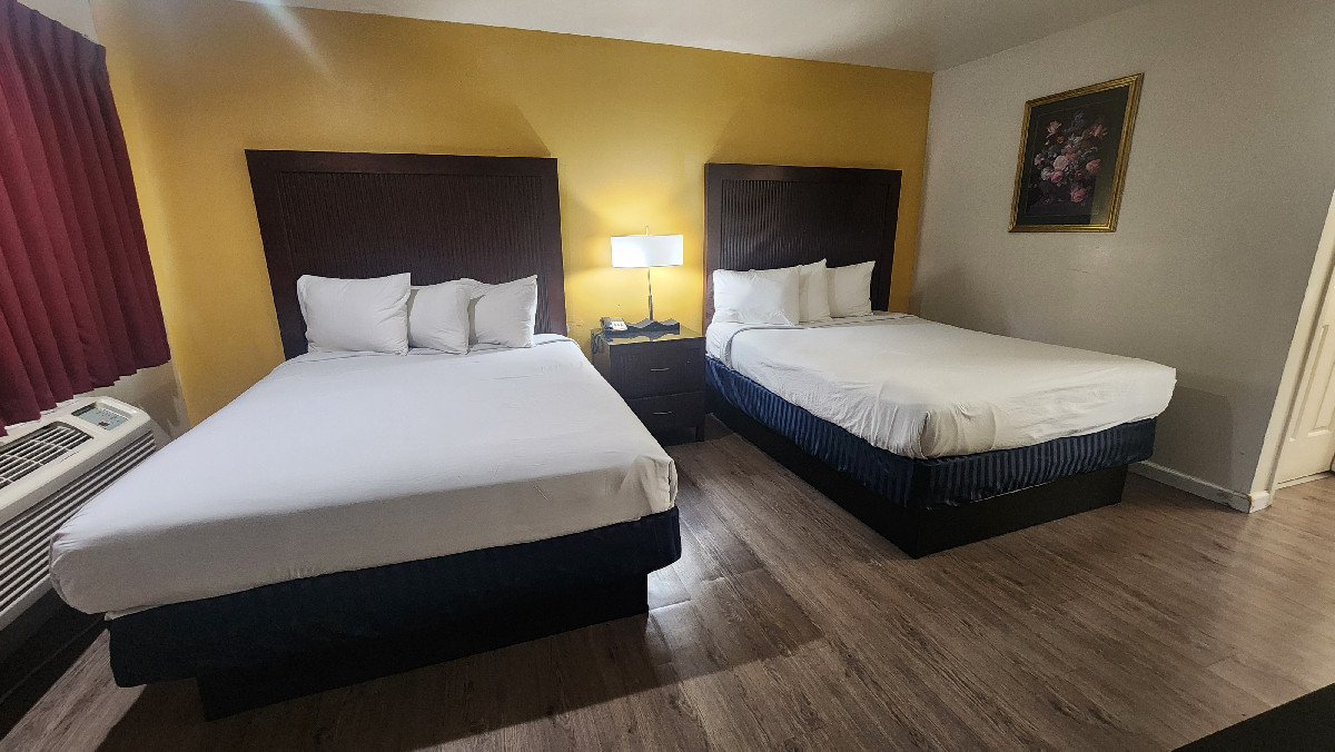 2 Queen Beds - Non Smoking