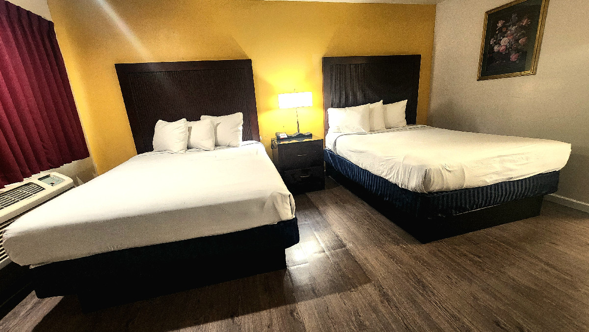 2 Queen Beds - Non Smoking