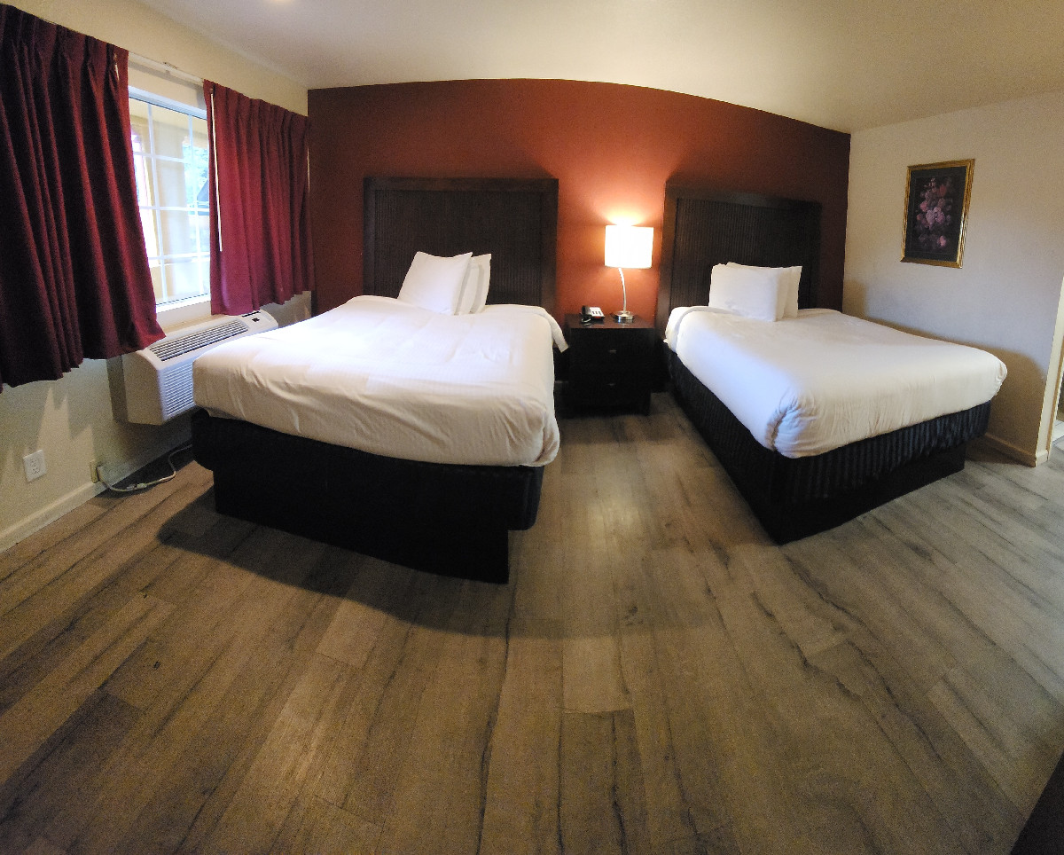 2 Queen Beds - Non Smoking